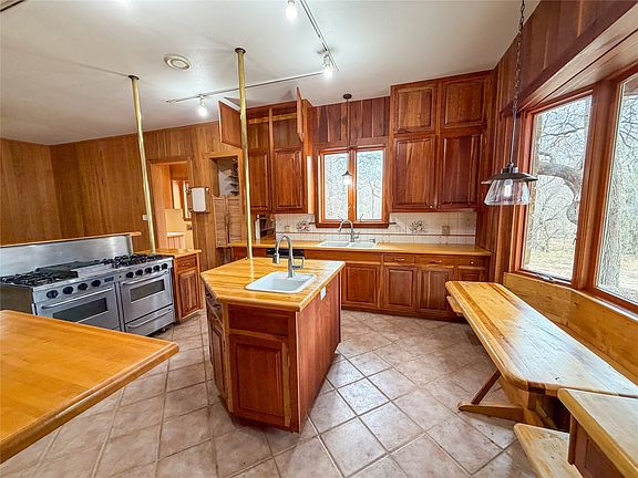 3rd image of 322 Wild Wood Dr