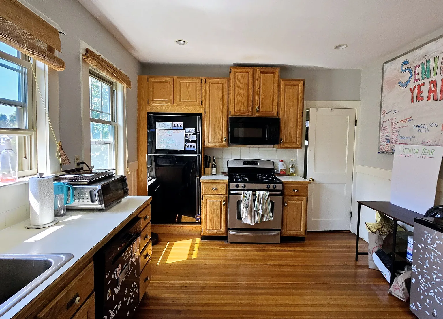 6 bed, $8,100 — Photo 2