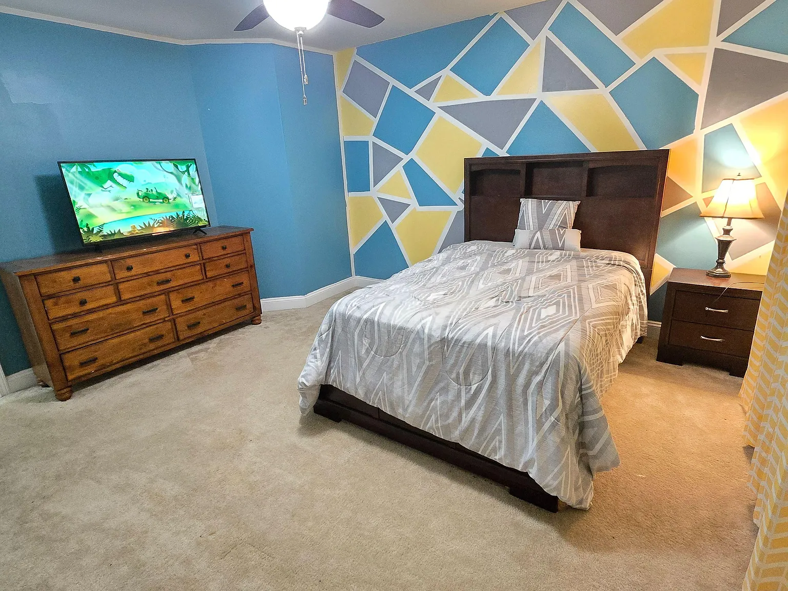 2 bed, 1.0 bath, 2800 sqft, $983 — Photo 2