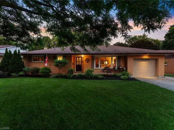 13 Bluebird Pl, Woolwich, ON N3B 1W7