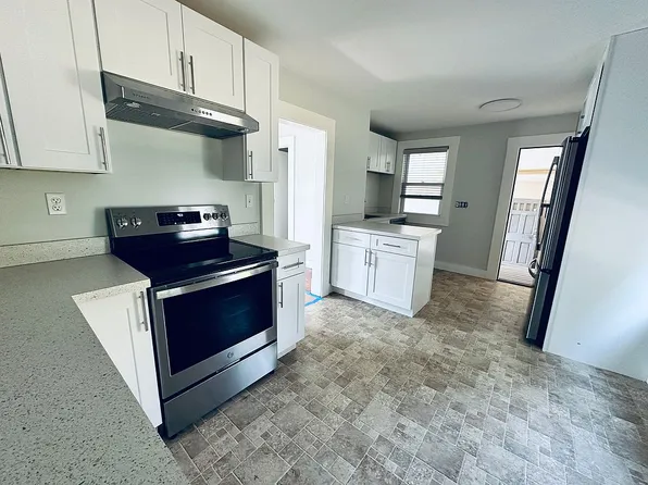 289 South Rd, Groton, CT 06340