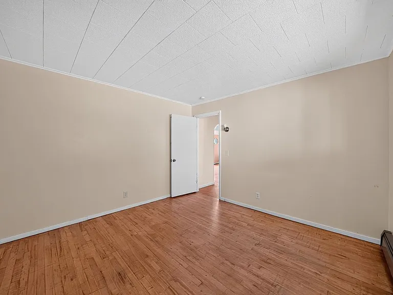 11 Spencer Ave — Photo 10