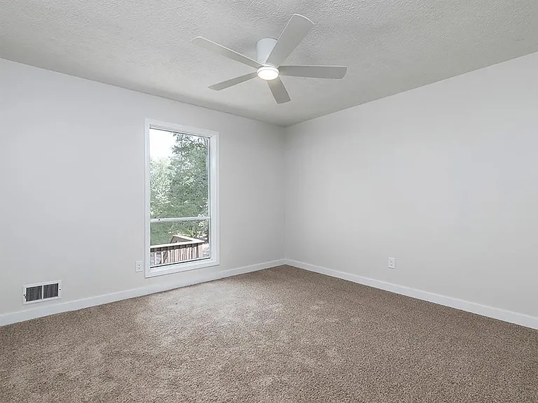 2506 Kingsley Dr NE — Photo 16