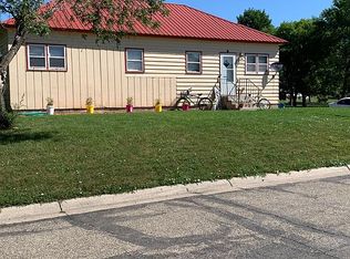 721 3rd St N, Ellendale, ND 58436