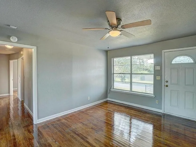 5325 NW Euclid Ave — Photo 4