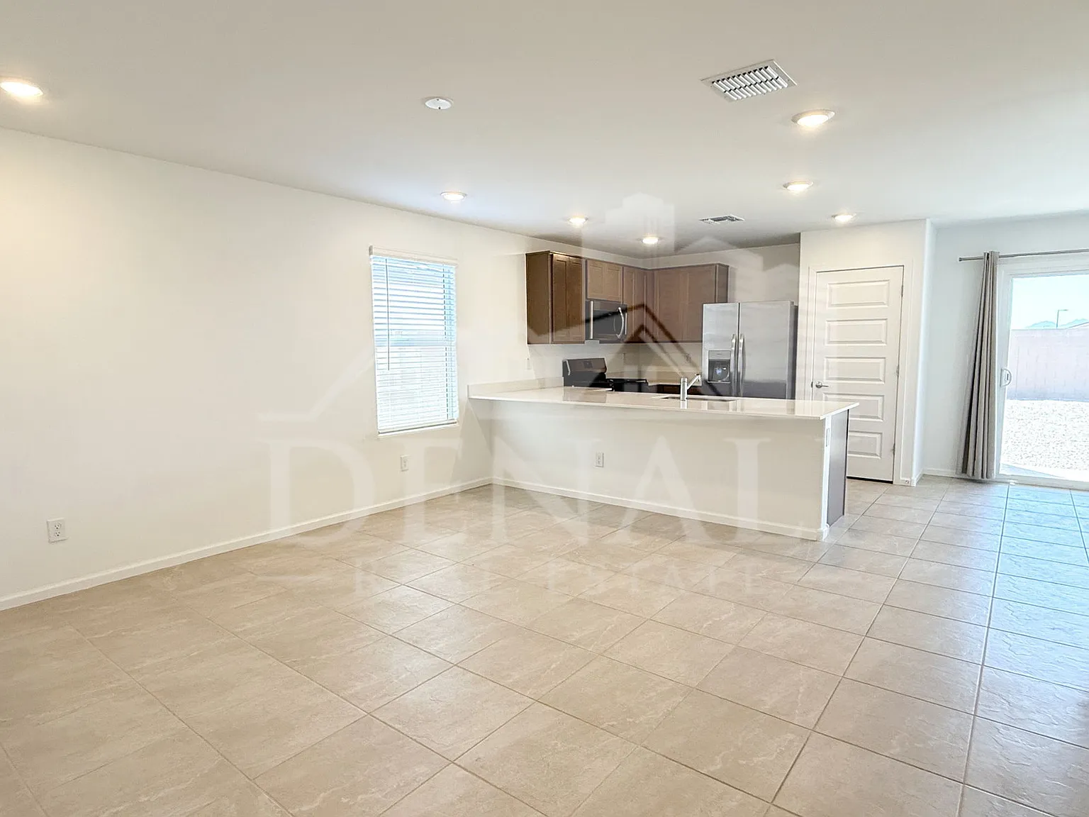 3 bed, 2.0 bath, 1219 sqft, $1,800 — Photo 3
