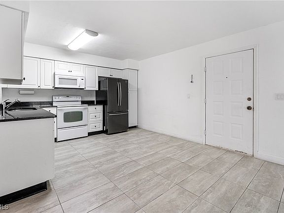 4th image of 1100 Pondella Rd APT 908