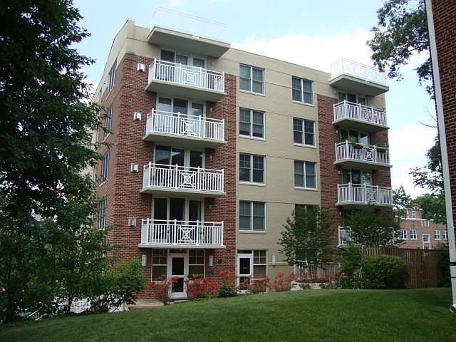 1st image of 1325 N Pierce St APT 402