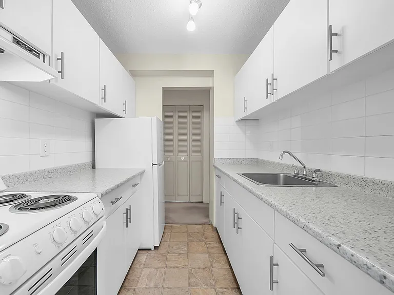 700 Hamilton St — Photo 9