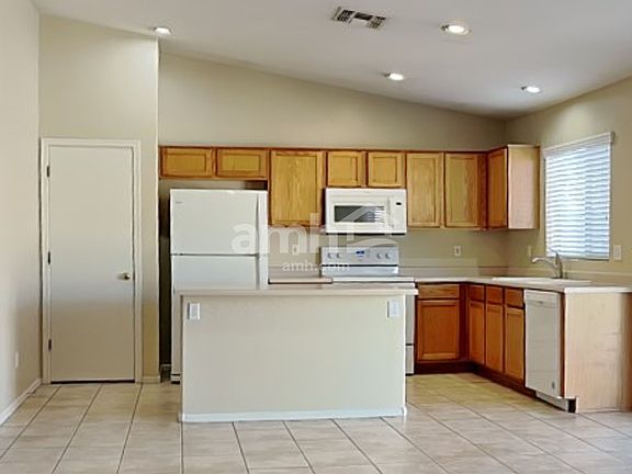 3rd image of 15848 W Mohave St