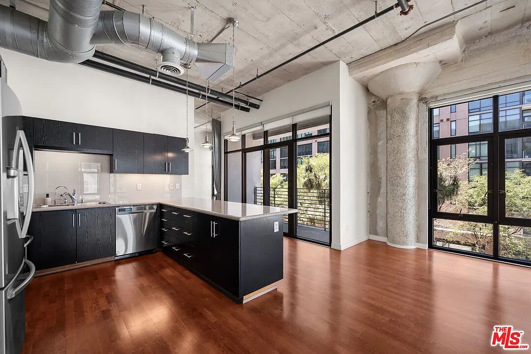 2 bed, 2.0 bath, 1571 sqft, $4,500 — Photo 3