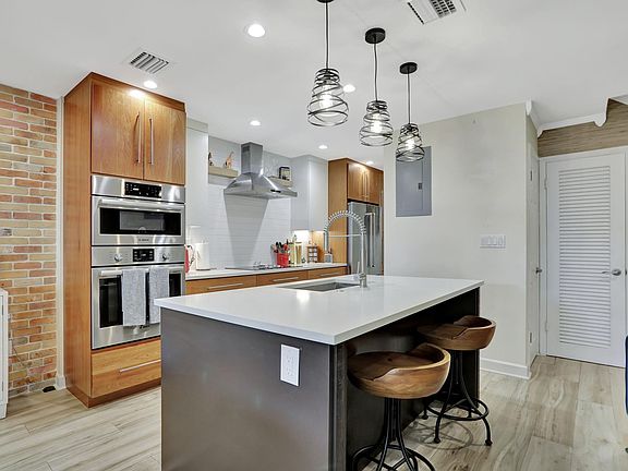 2nd image of 7 Hathaway Lane