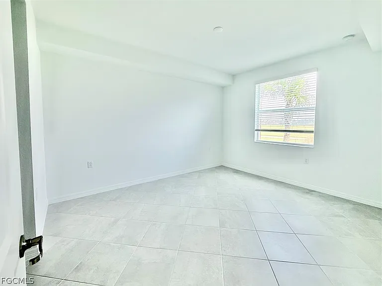 15285 Green Acres Ave #415 — Photo 5