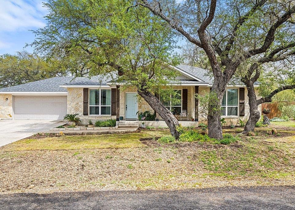 1st image of 103 Leaning Oak Cir
