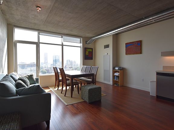 2nd image of 1926 W Burnside St Unit 1205