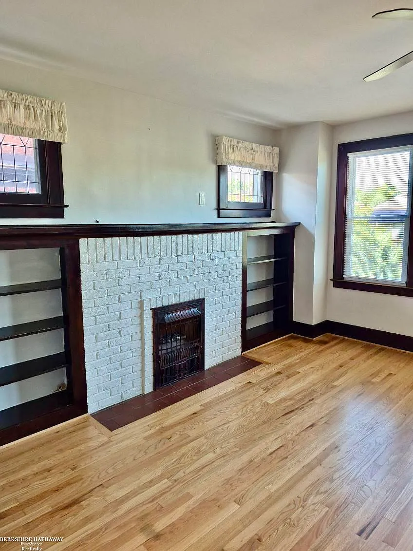 3 bed, 1.0 bath, 1350 sqft, $1,750 — Photo 3
