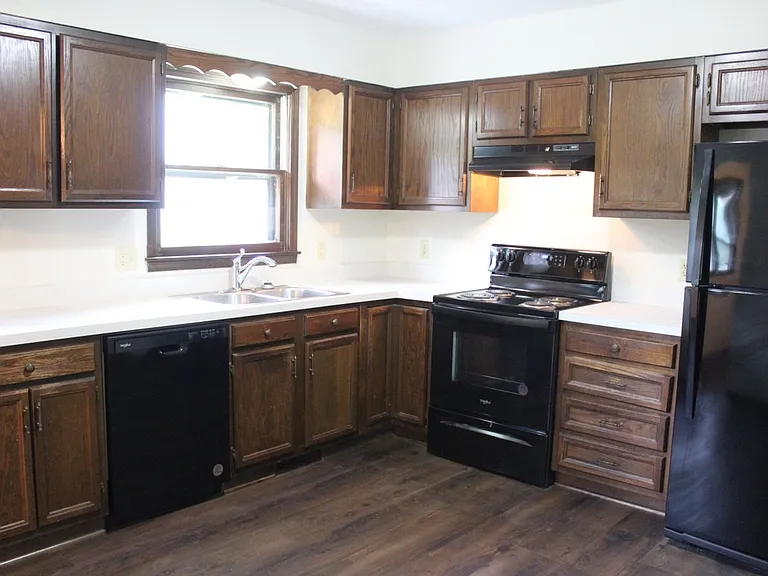 1421 Highland Dr — Photo 11