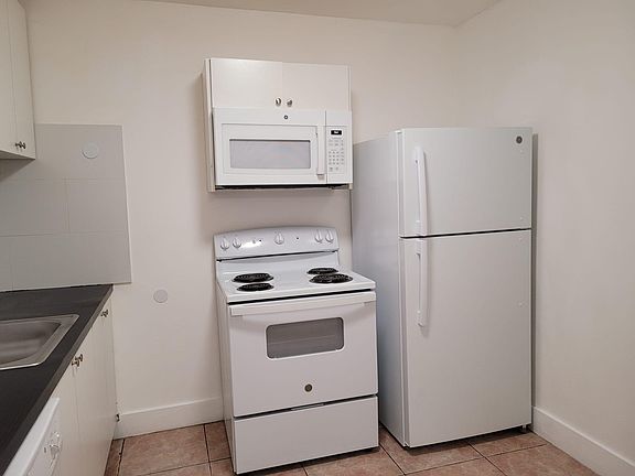 3rd image of 11925 NE 2nd Ave #100