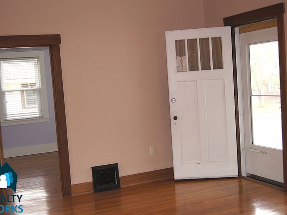 4th image of 2800 Franklin St