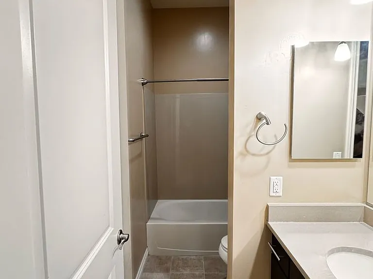 268 E Powell Way — Photo 27