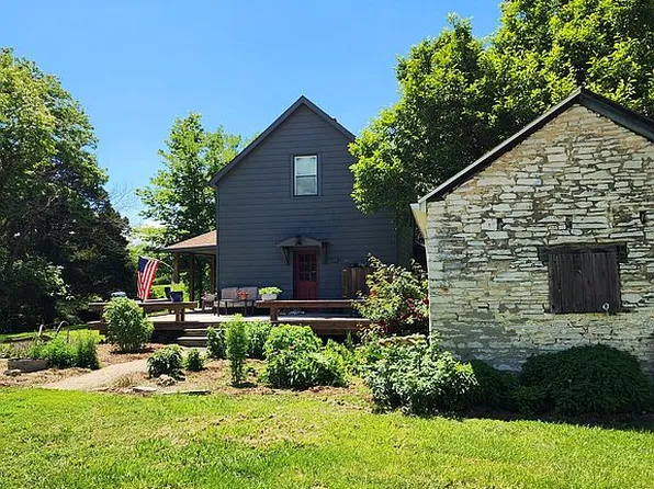 2655 Schrader Dr, Waterloo, IL 62298