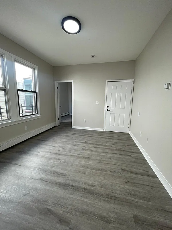 137 Wilkinson Ave #2R — photo 2 of 6