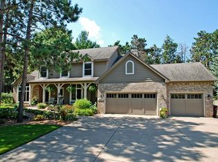 867 Woodridge Ct, Saint Paul, MN 55115