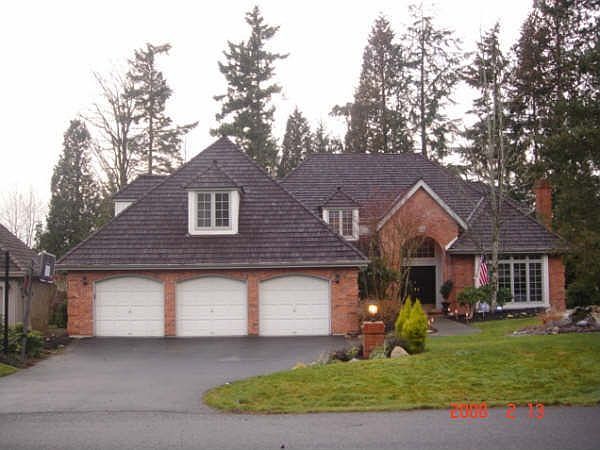 4/2.5 w/3 car garage