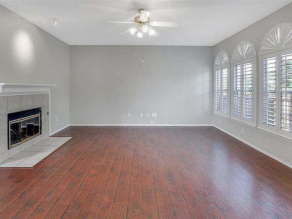 3rd image of 4425 Lansbury Ln