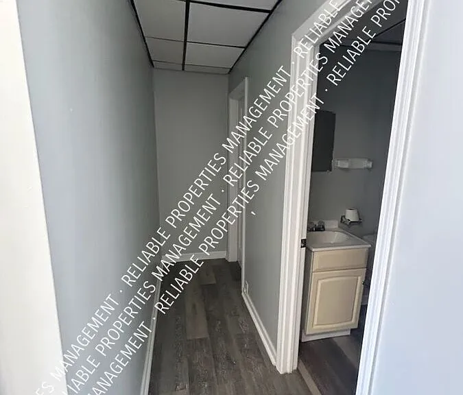 910 Broadway — Photo 7