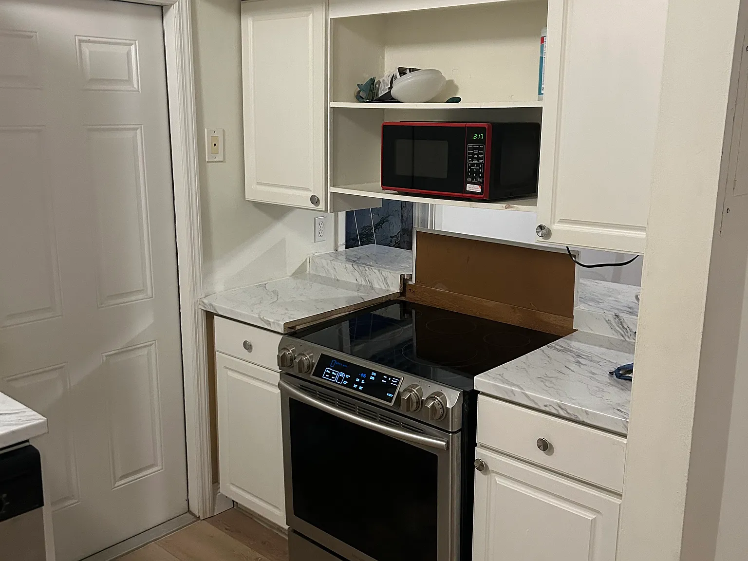 2 bed, 1.5 bath, 1012 sqft, $2,100 — Photo 2