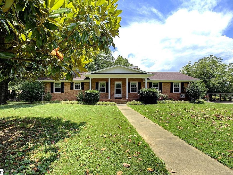 1st image of 202 Ridgecrest Ct