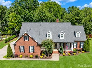 5480 Glen Forest Dr, Charlotte, NC 28226