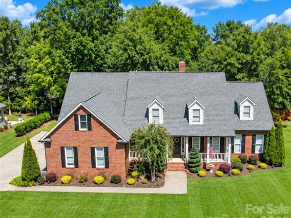 5480 Glen Forest Dr, Charlotte, NC 28226 property photo