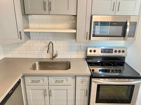 3rd image of 2001 N 71st St Unit 1091