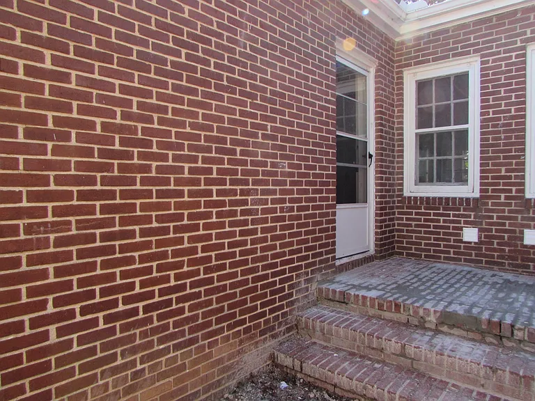 322 W McCubbins St — Photo 10