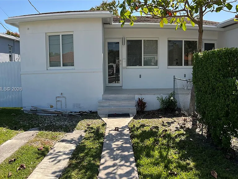 2800 SW 25th St #1 — Photo 3