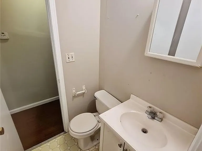 516 Lawndale Ln — Photo 11