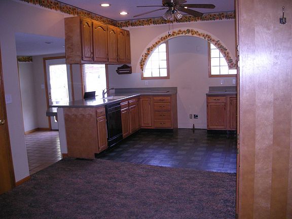 Kitchen / DW on left