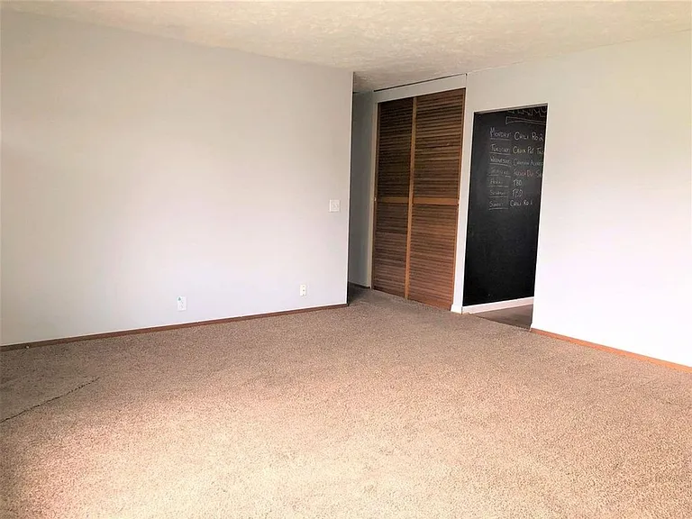 711 S Dixon Rd — Photo 3