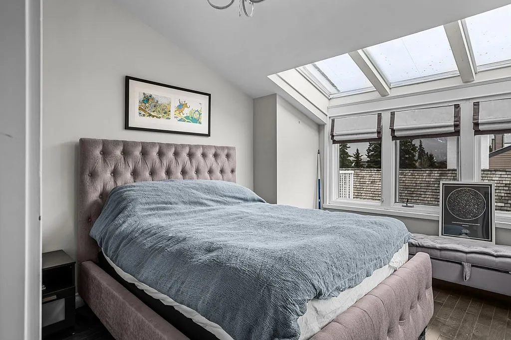1 Bed + Den, 2 Bath Banff Townhouse — Photo 2