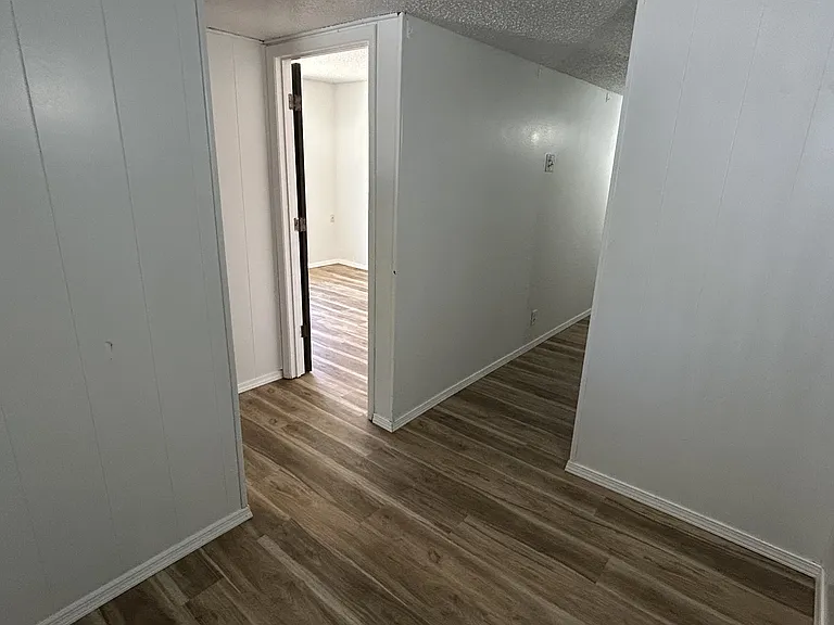 604 Mountain View Ave NE — Photo 4