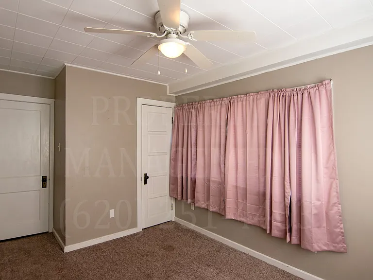 319 S 10th St — Photo 9