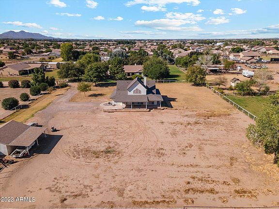2nd image of 1590 E Paint horse Place