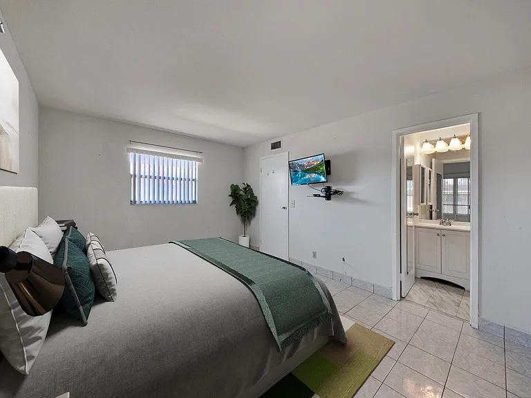 274 Seville Ct #L — Photo 9