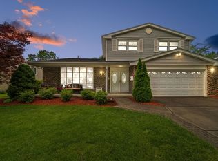 3022 N Stratford Rd, Arlington Heights, IL 60004