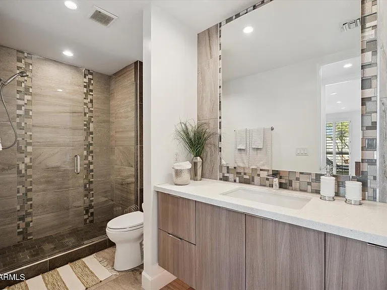 6842 N 72nd Pl — Photo 17