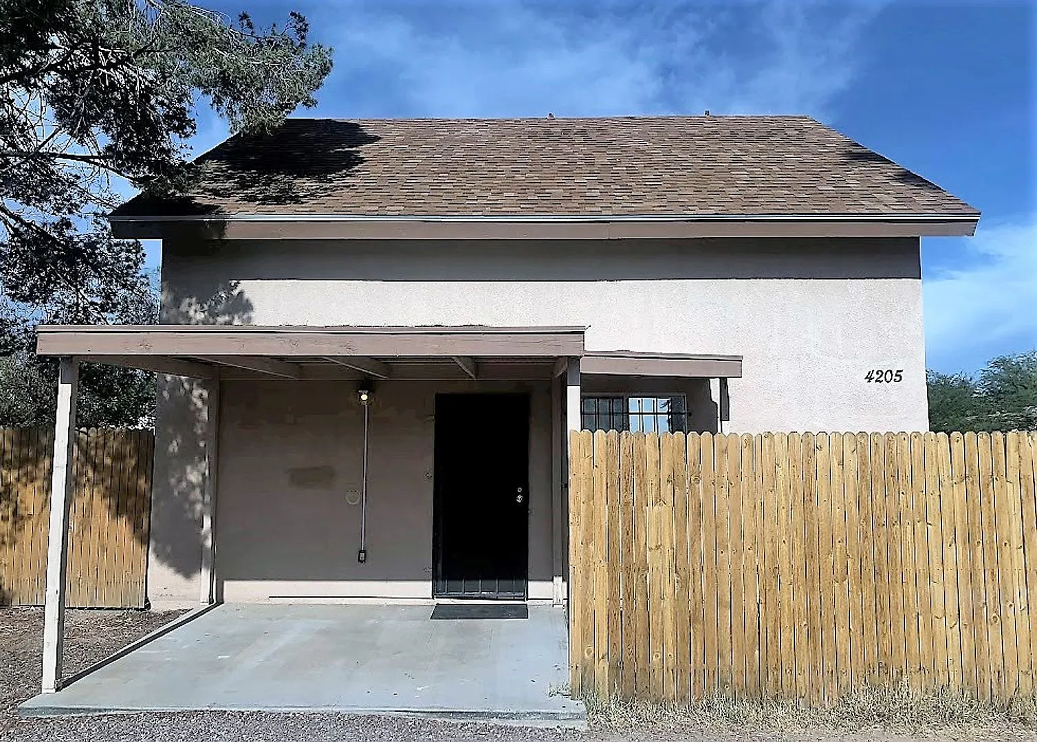 Popular 2Bdm/1.5Ba 2 Story home, All Utilities Included, Available Now! — Photo 1