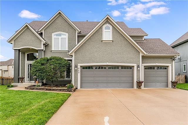 1st image of 473 NE Lakes Edge Dr