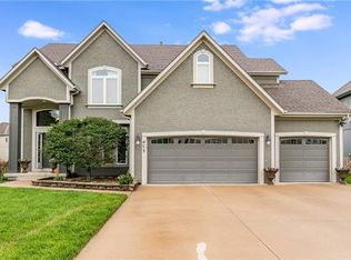 473 NE Lakes Edge Dr, Lees Summit, MO 64064